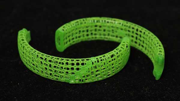3D - printed green castable resin half - bracelet with split - style clasp interlock and hollow grid pattern