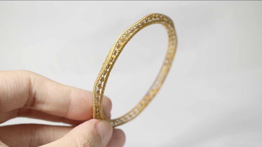 Close - up of unpolished filigree copper bangle: Clean-burnout via green wax resin
