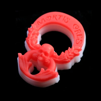 Intricate skull ring wax 3D print with sharp "MORTIS ORES" micro-text.